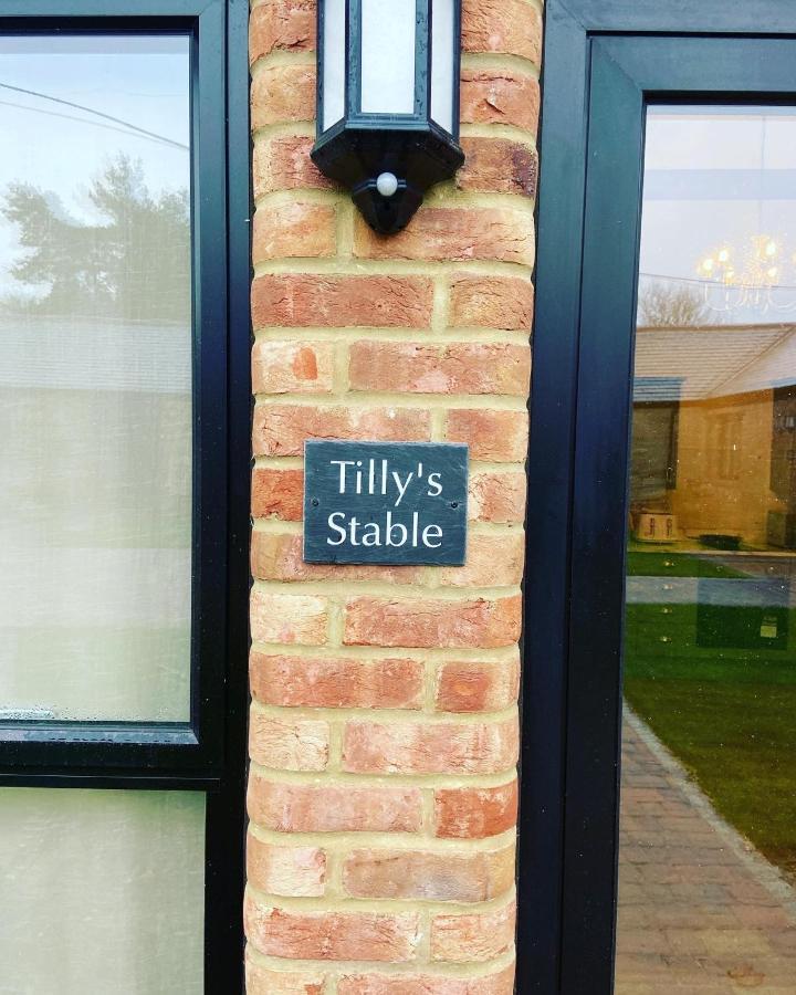 Tilly'S Stable Pattishall Exteriör bild